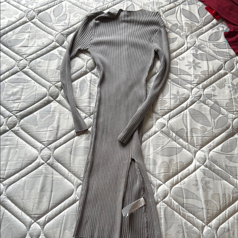 Elegant Gray Ribbed Knit Dress